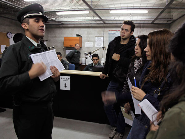 Los alumnos de primer a&ntilde;o de periodismo de la UDP recorrieron las distintas zonas del Centro de Justicia de Santiago.