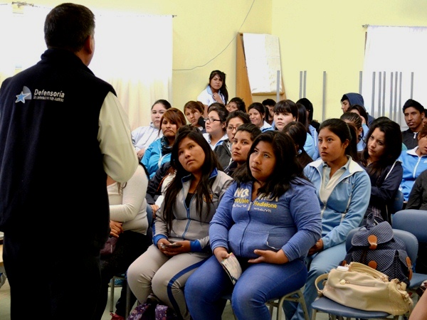 El Defensor Regional de Tarapac&aacute; expuso ante los estudiantes de origen ind&iacute;gena del Liceo de Pozo Almonte.