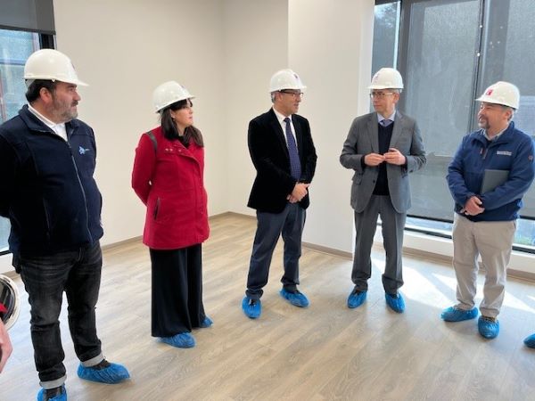 La comitiva se mostr&oacute; muy impresionada por los avances de la nueva edificaci&oacute;n institucional.