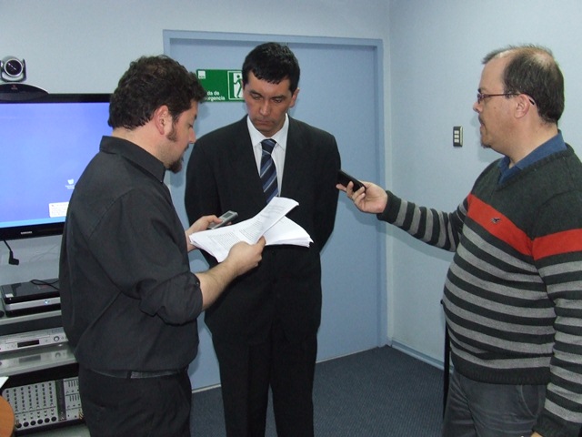 Uno de los ejercicios consisti&oacute; en simular entrevistas, hechas a los defensores a la salida de audiencias.