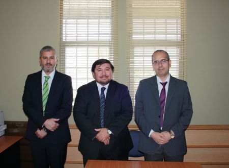El Defensor Regional de Atacama, Ra&uacute;l Palma; el magistrado Rodrigo Cid y el jefe de Estudios, Renato Gonz&aacute;lez.