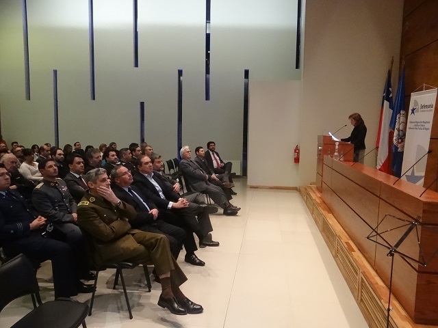 Autoridades del Poder Ejecutivo,Legislativo y Judicial y representantes de organizaciones sociales escucharon la exposici&oacute;n de la Defensora Regional