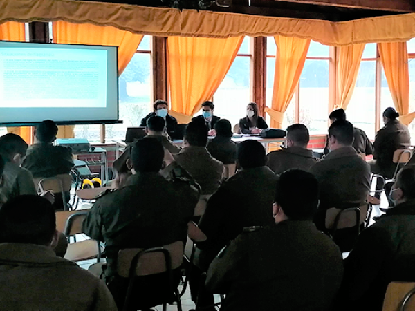 La jornada, a cargo del defensor p&uacute;blico Mario Villablanca, se desarroll&oacute; en dependencias de la Escuela de Formaci&oacute;n de Carabineros de Temuco.