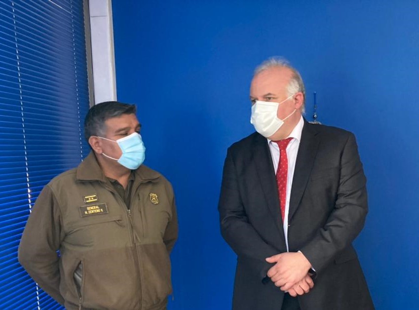 El jefe de zona de Carabineros en Ays&eacute;n y el Defensor Regional acordaron desarrollar la capacitaci&oacute;n sobre derechos y garant&iacute;as.