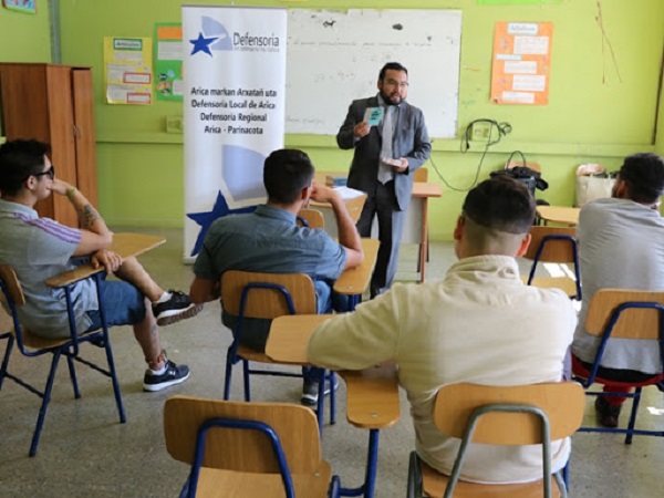 El defensor penal juvenil Gabriel Apaza, captado en una charla previa al inicio de la pandemia.