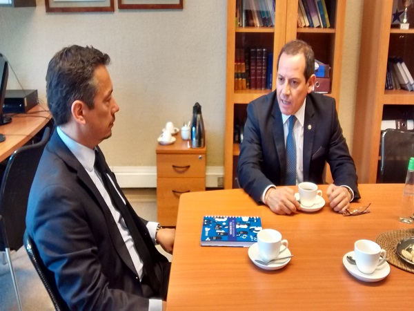 En la reuni&oacute;n, ambas autoridades se comprometieron a mantener una pol&iacute;tica institucional de acercamiento y colaboraci&oacute;n.