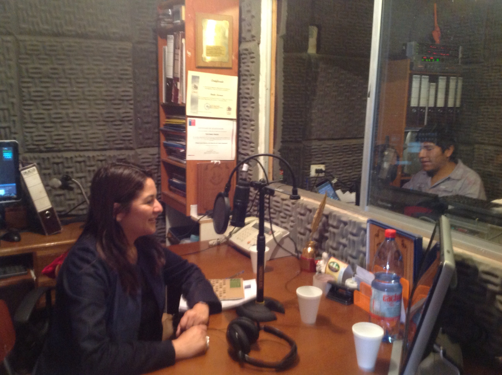La Defensora Regional de Antofagasta fue entrevistada en Toconao Radio para difundir el modelo de defensa ind&iacute;gena.
