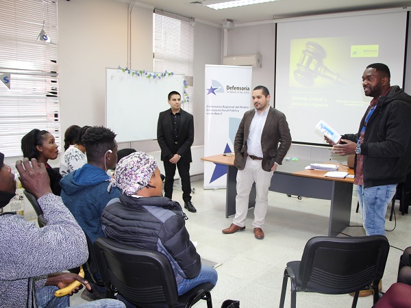 El conversatorio con los migrantes de origen haitiano fue todo un &eacute;xito, gracias a la participaci&oacute;n de un int&eacute;rprete al creol&eacute; 