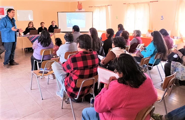 Para difundir el rol de la defensa ind&iacute;gena, el defensor local jefe de Calama y la facilitadora intercultural se reunieron con dirigentes atacame&ntilde;os