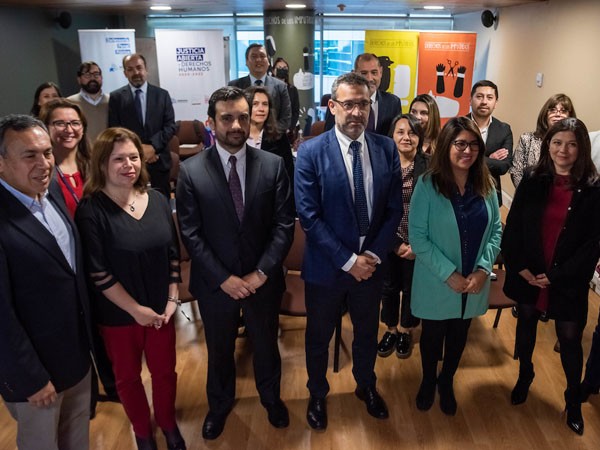 El subsecretario y el Defensor Nacional al inaugurar el encuentro.