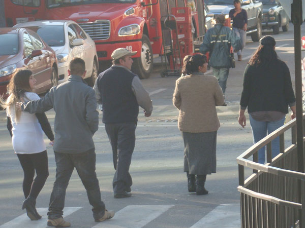 In&eacute;s Fuentes (segunda de derecha a izquierda) captada al recuperar su libertad, acompa&ntilde;ada por su familiares.