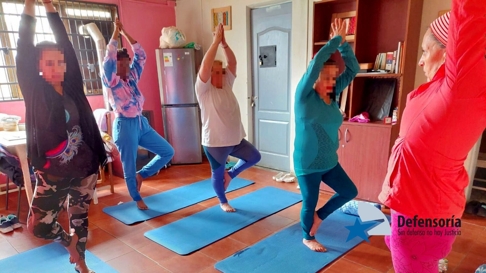 En la secci&oacute;n femenina de la c&aacute;rcel de Coyhaique se desarrolla el taller de yogaterapia.