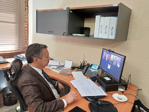 Veinticinco minutos dur&oacute; la entrevista al Defensor Regional realizada por el conductor Rodrigo Oliver.