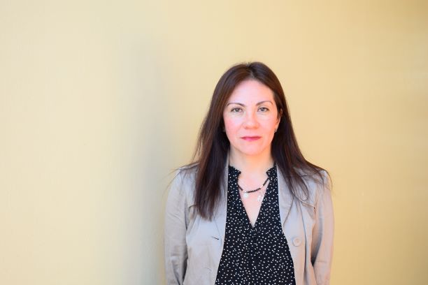 La periodista Valeska Olavarr&iacute;a, encargada de comunicaciones de la Defensor&iacute;a Regional de Ays&eacute;n.