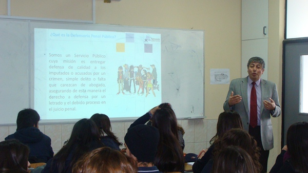Alumnos del LIceo &Oacute;scar Castro escucharon y debatieron con los abogados de la Defensor&iacute;a de O'Higgins