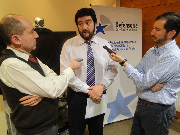 Los defensores p&uacute;blicos fueron interrogados por los periodistas durante el taller.