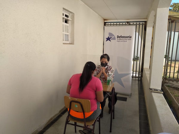 Mujeres internas en el CPF de Talca entregaron autorizaciones notariales a sus familiares.