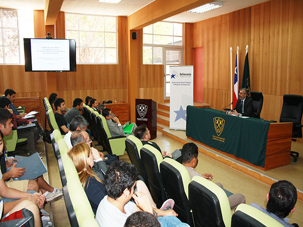 El Defensor Regional de Atacama, Ra&uacute;l Palma, expuso ante autoridades regionales, alumnos y profesores de la Universidad de Atacama.