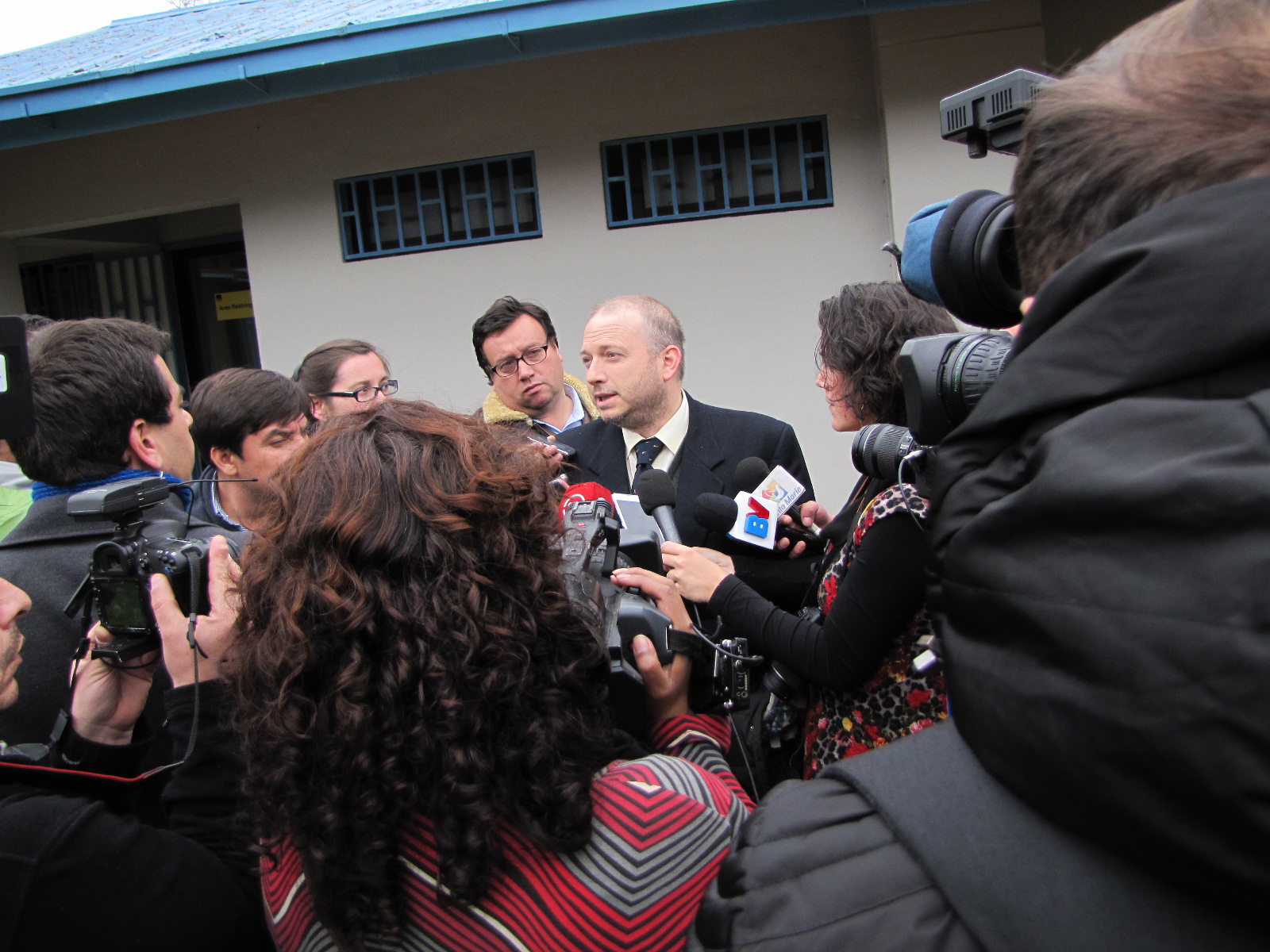 El Defensor Regional de Ays&eacute;n explic&oacute; a la prensa las razones por las que pidi&oacute; ampliar el plazo de investigaci&oacute;n. 