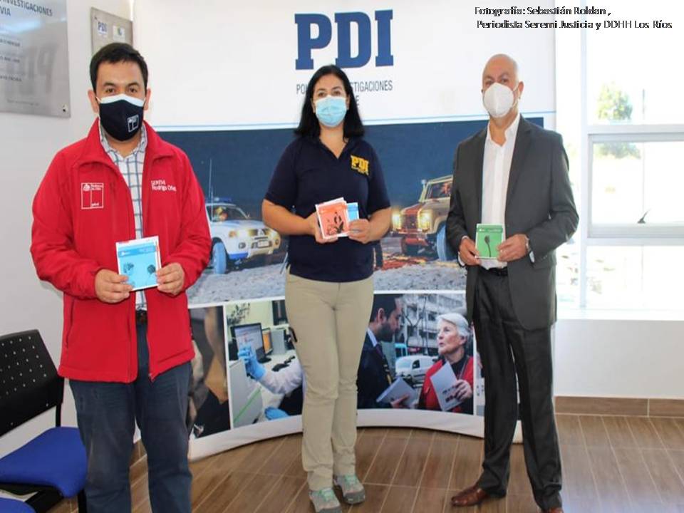 El Defensor Regional y el seremi visitaron la sala especialmente habilitada para que los defensores p&uacute;blicos puedan entrevistar a los detenidos.