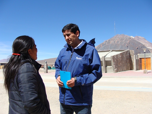 el defensor local jefe de Calama y la facilitadora intercultural viajaron a la comuna de Ollague para difunidir el rol de la defensa ind&iacute;gena.