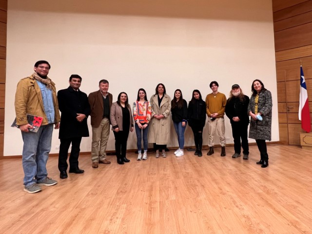 M&aacute;s de un centenar de alumnos asisti&oacute; a la firma del convenio.