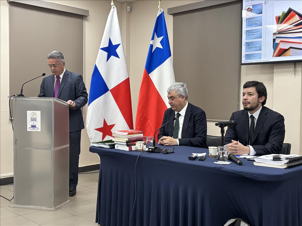 Pablo Ardouin (izquierda) y Juan Pablo Alday (derecha) durante una de las jornadas de capacitaci&oacute;n en Panam&aacute;.