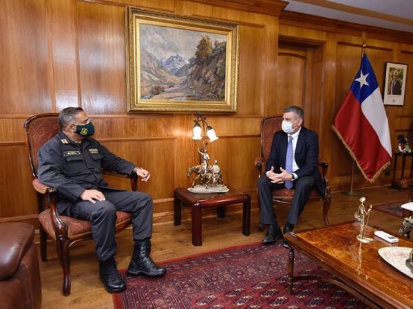 El Defensor Nacional (S) y el director nacional de Gendarmer&iacute;a destacaron la colaboraci&oacute;n mutua entre ambas instituciones.