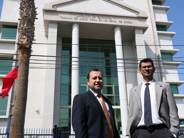 Los defensores p&uacute;blicos Nicol&aacute;s Ar&eacute;valo y Richard Salazar.