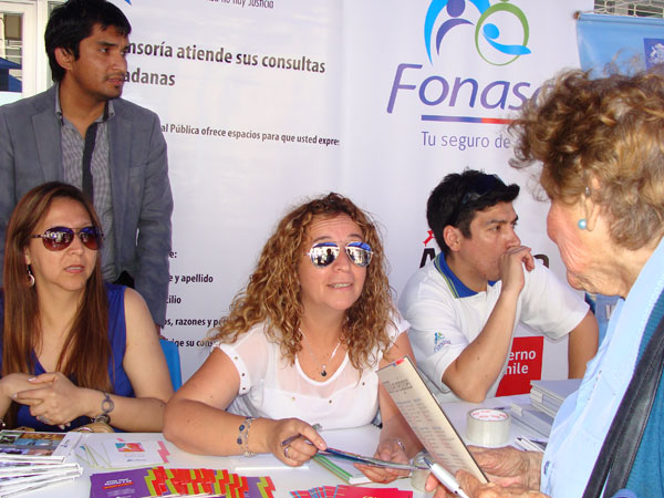 El m&oacute;dulo de la DPP fue atendido por el asesor jur&iacute;dico (S), Luciano Cisternas; Valentina Acu&ntilde;a, encargada de la UAGD, y Paola Garrido, asistente. 