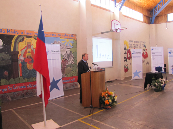 Fernado Acu&ntilde;a, Defensor Regional de Ays&eacute;n, durante su cuenta p&uacute;blica de la gesti&oacute;n 2012 de esa defensor&iacute;a regional.