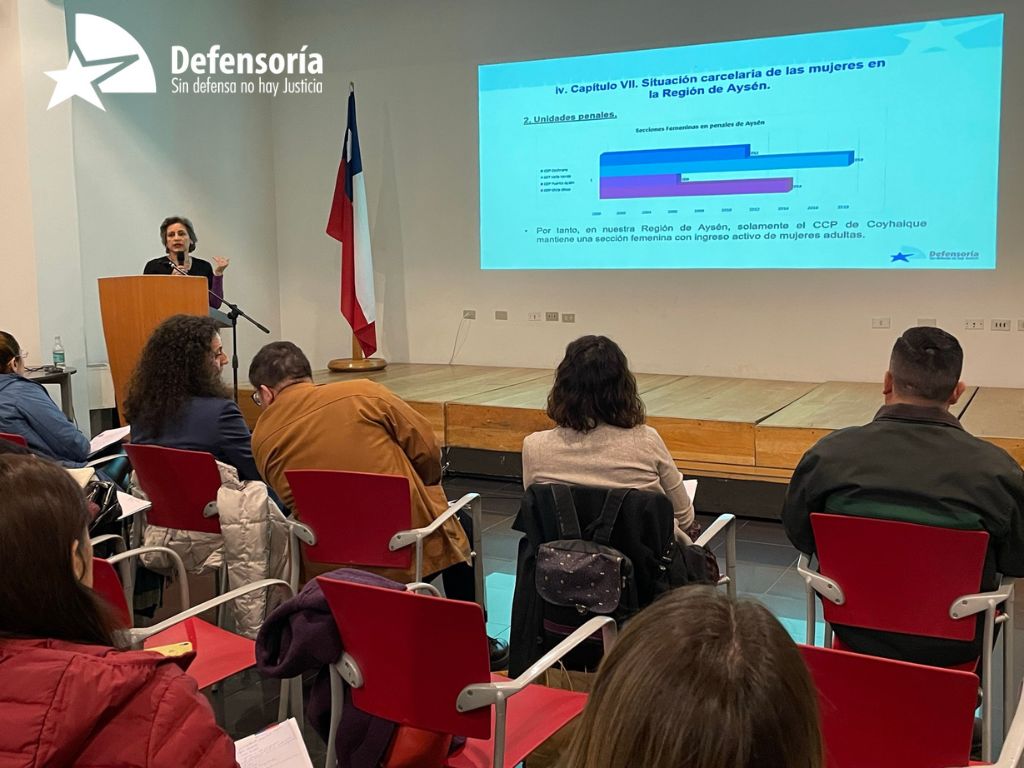 Cristian Cajas y Orietta Rodr&iacute;guez presentaron el trabajo regional ante m&aacute;s de diez instituciones p&uacute;blicas.