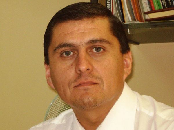 Enrique Vel&aacute;squez, jefe de Estudios de la Defensor&iacute;a Regional de Ays&eacute;n.