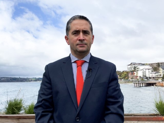 El defensor local jefe de Puerto Varas, Claudio Herrera