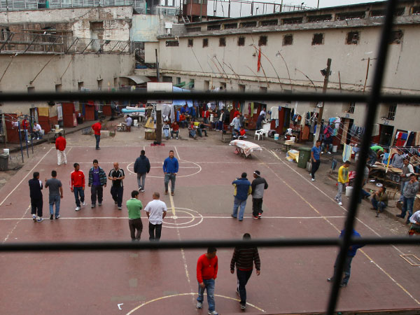 En otros pa&iacute;ses existe un sistema de jueces de ejecuci&oacute;n de penas para resguardar los derechos de los reos.