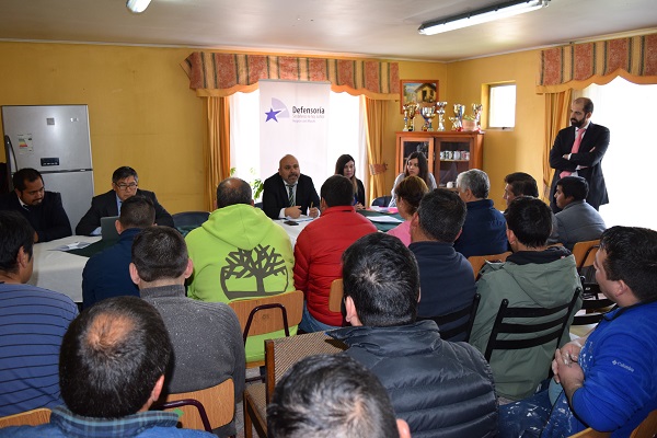 El Defensor Regional presidi&oacute; el di&aacute;logo participativo en el CET de Talca. 