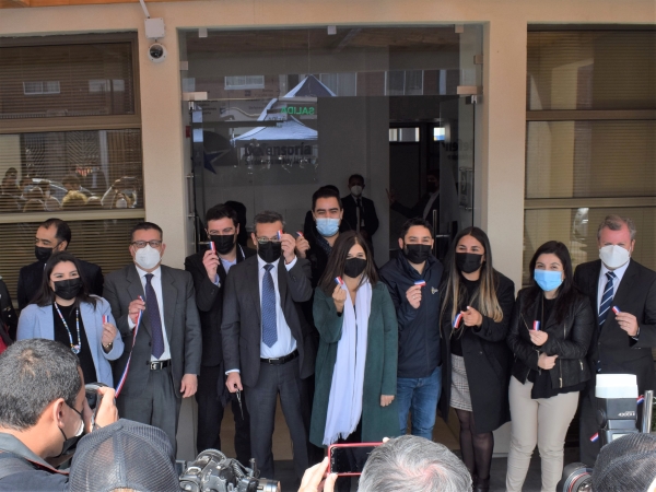 La ministra de Justicia, el Defensor Nacional y el Defensor Regional al momento de inaugurar el edficio.