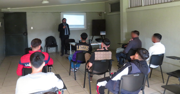 La actividad se realiz&oacute; en la sala de clases del centro de cumplimiento penitenciario (CCP).
