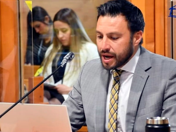 El defensor penal p&uacute;blico Luis Acu&ntilde;a Tapia representa a los imputados.