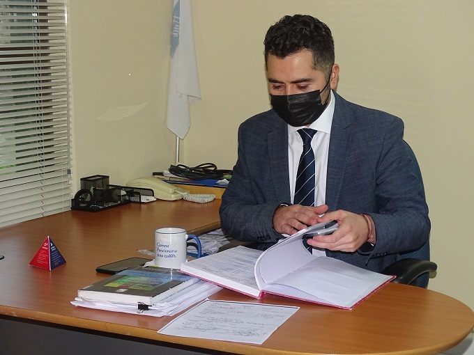 El defensor p&uacute;blico Richard Maldonado, quien junto a su colega Karina Ulloa tuvieron a su cargo la representaci&oacute;n del acusado.