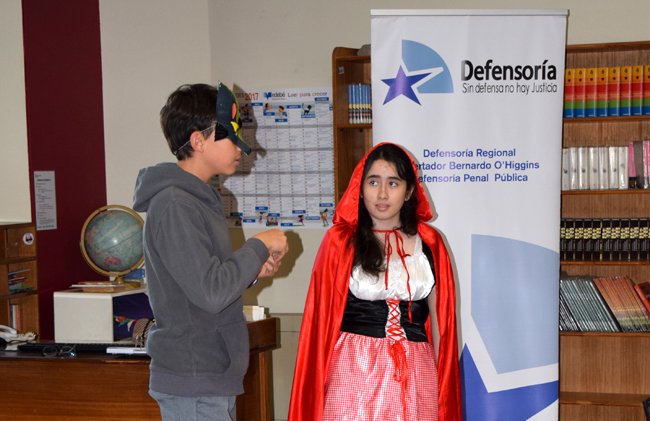 El grupo de teatro del Colegio Coya de Machal&iacute; represent&oacute; un extracto del tradicional cuento infantil.