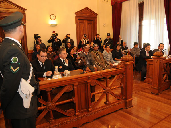 Tras comunicar el fallo un&aacute;nime de la Segunda Sala Penal, el ministro Milton Juica explic&oacute; que se orden&oacute; la libertad inmediata de Paulino Levip&aacute;n.