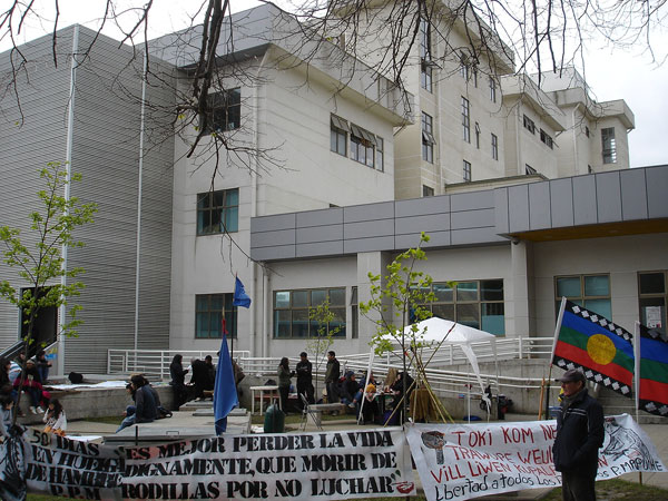 La semana pasada, cuatro de los comuneros en huelga de hambre fueron trasladados al Hospital Regional de Concepci&oacute;n.