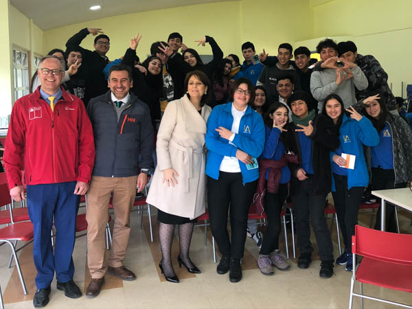 Los alumnos participaron activamente en el di&aacute;logo con los directivos de la Defensor&iacute;a en Los Lagos.