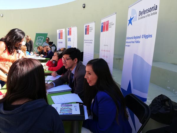 Defensores generales y penitenciarios participaron en la plaza de justicia realizada en el marco del D&iacute;a de la Mujer. 