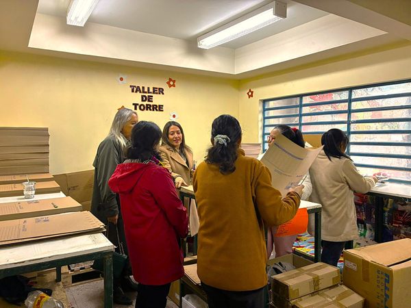 Los visitantes conocieron los talleres de la empresa Torre al interior del CCP de Quillota.