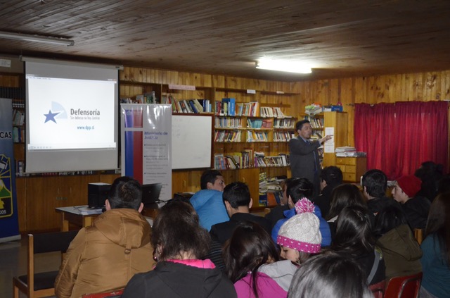La exposici&oacute;n fue realizada por el asistente social Cristian Hinostroza.