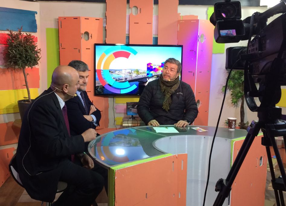 El periodista Luis Alberto Espinoza invit&oacute; a los televidentes a visitar el portal del proyecto y contar su historia en la secci&oacute;n &ldquo;cu&eacute;ntanos tu caso&rdquo;.
