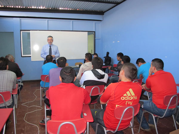 Unos 30 internos en prisi&oacute;n preventiva participaron activamente en el di&aacute;logo efectuado en la c&aacute;rcel de San Felipe.