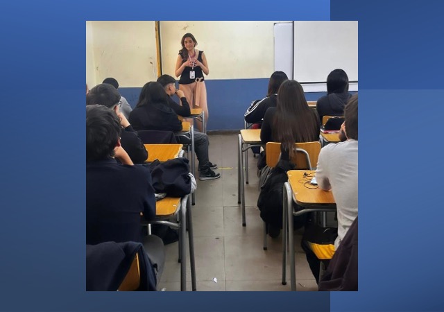 La jefa de Responsabilidad Penal Adolescente (RPA) de la DRMN, Patricia Cisternas, explic&oacute; a ni&ntilde;as y ni&ntilde;os cu&aacute;les son sus derechos ante la ley penal. 